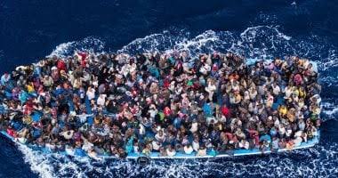 انقلاب قارب يحمل 500 راكب في الكونغو ويتسبب في قتلى ومفقودين 